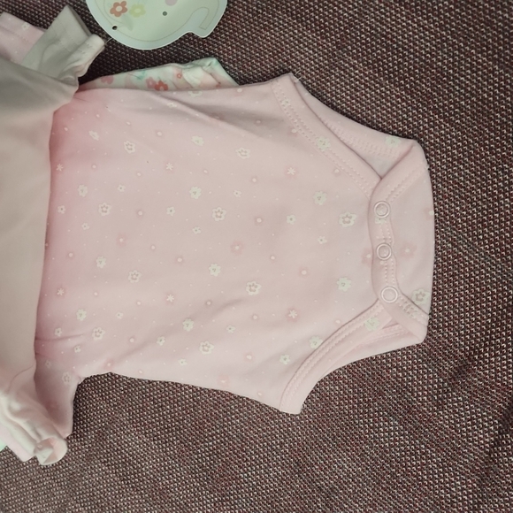 Little Beginnings - 0-3 moth set - bodysuits, hat and mitts NWT - Picture 3 of 8